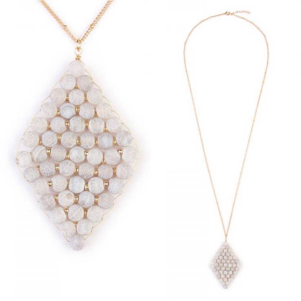 STONE DREAMS PENDANT NECKLACE in  NATURAL WHITE